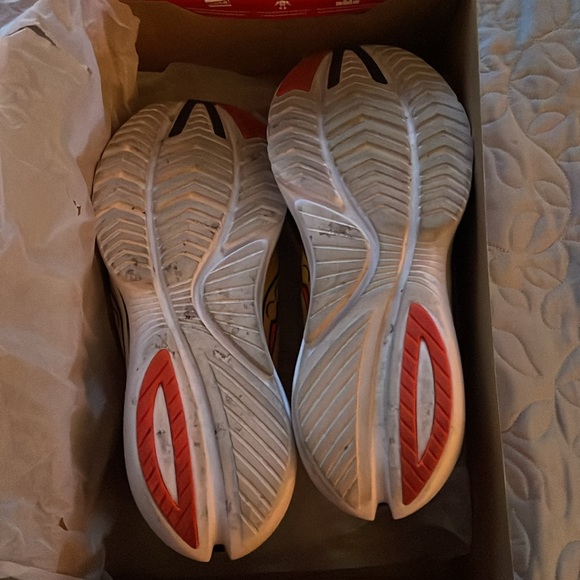 Like new Saucony - Picture 3 of 5